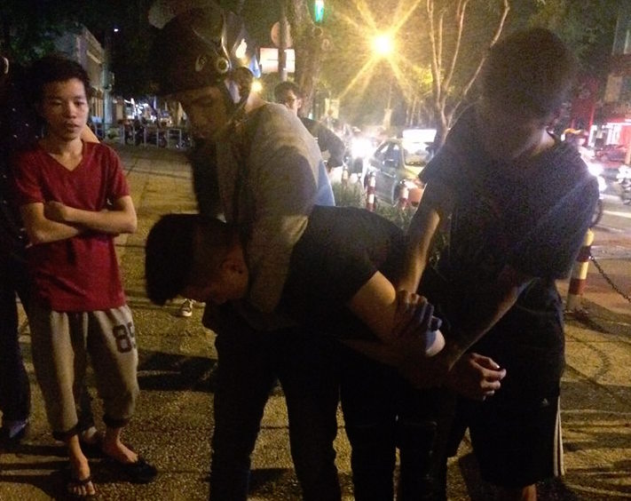 TP.HCM: Bắt Pokemon ở công viên, cô gái bị giật iPhone - 1