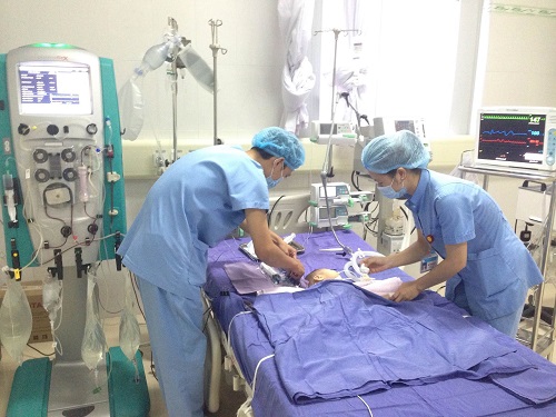 Cháu bé 6 tháng tuổi bị viêm cơ tim cấp, sốc tim được cấp cứu kịp thời - 1