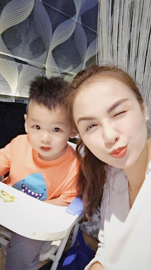 Chồng Hồng Nhung - Người quot;lặng lẽquot; sau những bức hình đáng yêu của 3 mẹ con - 7