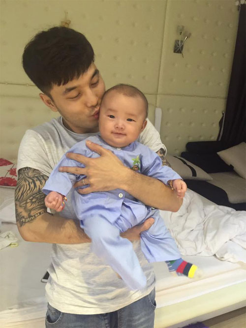 Chồng Hồng Nhung - Người quot;lặng lẽquot; sau những bức hình đáng yêu của 3 mẹ con - 13