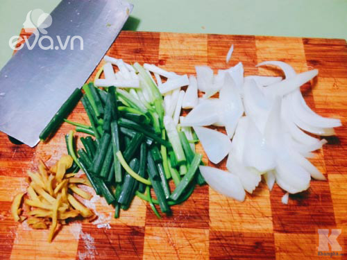 Đãi cả nhà bạch tuộc xào cay - 3