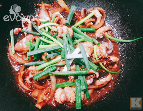 Đãi cả nhà bạch tuộc xào cay - 5