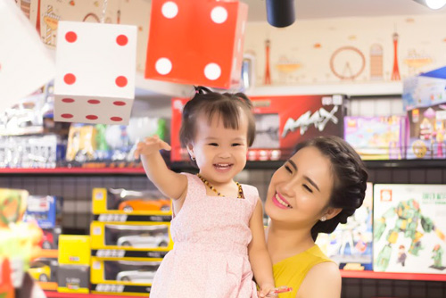 Em gái Công Vinh: “Nuôi con mới thấm đó là cuộc chiến” - 2