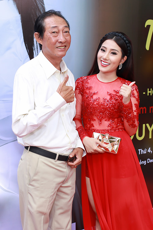 Mr Đàm trẻ trung, được chị em Tố My - Tố Ny quot;vây chặtquot; - 10