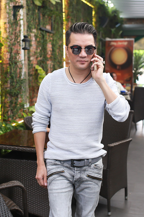 Mr Đàm trẻ trung, được chị em Tố My - Tố Ny quot;vây chặtquot; - 1