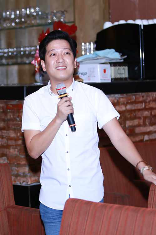 Mr Đàm trẻ trung, được chị em Tố My - Tố Ny quot;vây chặtquot; - 7