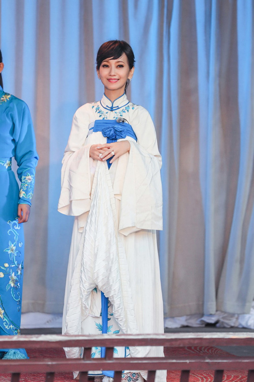 61 tuổi, quot;biểu tượng sắc đẹp TVBquot; Triệu Nhã Chi vẫn quot;trẻ mãi không giàquot; - 1