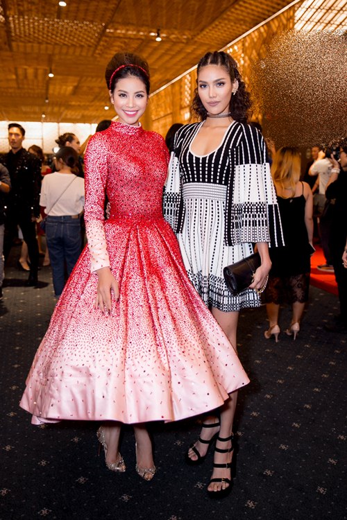 Bộ ba Phạm Hương, Hà Hồ, Lan Khuê tươi tắn đọ sắc trên thảm đỏ - 3