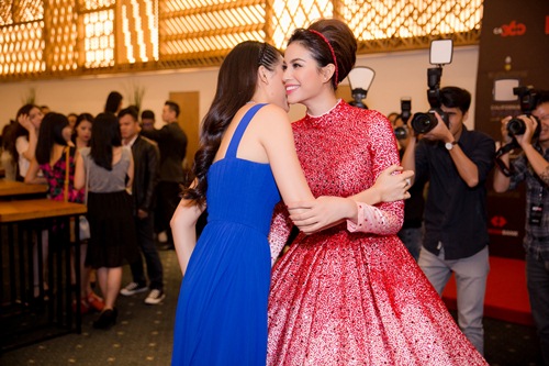 Bộ ba Phạm Hương, Hà Hồ, Lan Khuê tươi tắn đọ sắc trên thảm đỏ - 5