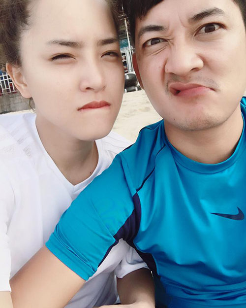 Hải Băng khoe ảnh tình cảm, đeo nhẫn đôi với Thành Đạt - 1