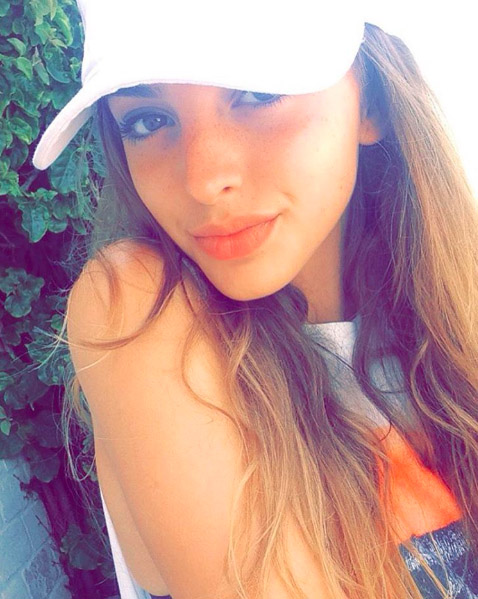 Cô gái 19 tuổi quot;nổi như cồnquot; chỉ sau 48 tiếng nhờ clip áo tắm 38 giây - 2