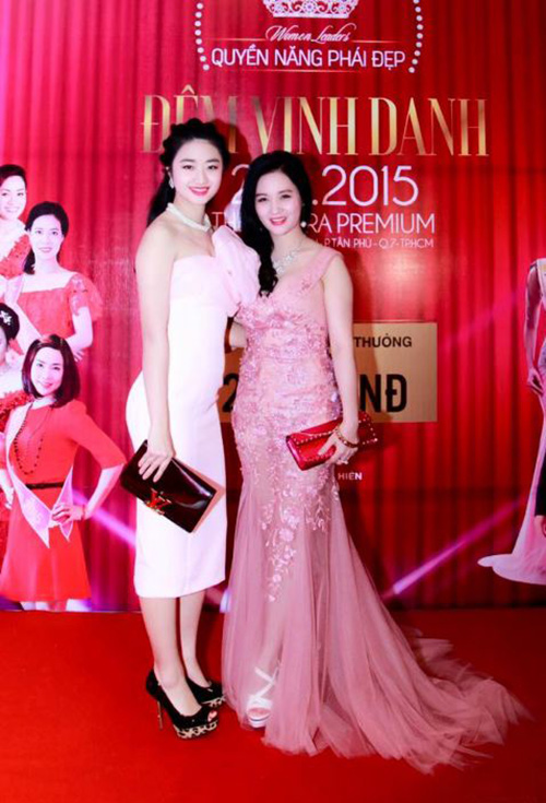 Nhan sắc trẻ đẹp bất ngờ của mẹ ruột tân Hoa hậu Bản sắc Việt - 10