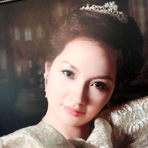 Nhan sắc trẻ đẹp bất ngờ của mẹ ruột tân Hoa hậu Bản sắc Việt - 5