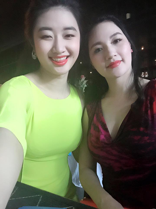 Nhan sắc trẻ đẹp bất ngờ của mẹ ruột tân Hoa hậu Bản sắc Việt - 4