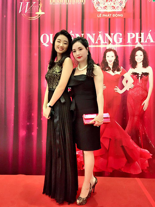Nhan sắc trẻ đẹp bất ngờ của mẹ ruột tân Hoa hậu Bản sắc Việt - 7