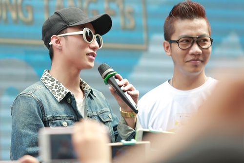 Scandal bủa vây, Sơn Tùng vẫn tươi tắn xuất hiện trước khán giả - 5