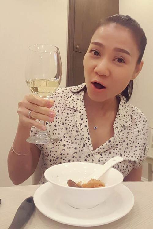 Thu Minh rạng rỡ tiễn chồng đi công tác giữa bão scandal - 2