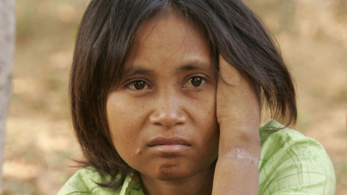 #039;Cô gái người rừng#039; Campuchia đoàn tụ với gia đình Việt sau 10 năm lưu lạc - 1