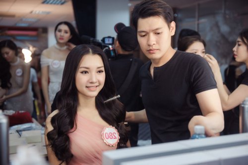 Hoa hậu Việt Nam 2016: Bản sao Ngọc Trinh khoe vòng eo 56 nơi hậu trường - 3