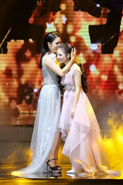 Bán kết X-Factor: Thí sinh nhóm S-Girls bất ngờ ngất xỉu ngay trên sân khấu - 17