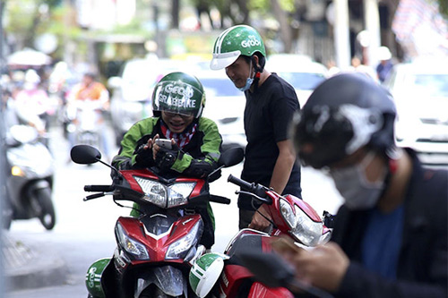 TP.HCM: Nở rộ dịch vụ đưa đón game thủ đi bắt Pokémon - 1