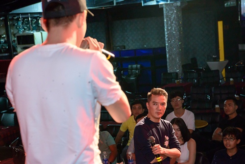 Mr Đàm vui vẻ ăn nhậu ngoài lề đường cùng Phương Uyên, Thiều Bảo Trang - 16