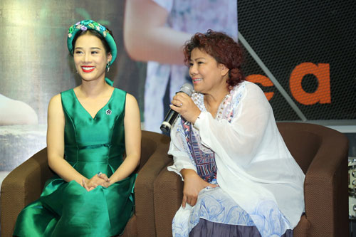 Vợ ca sĩ Việt Hoàn bất ngờ ra MV nhân ngày Vu Lan bên chồng và 3 con gái - 6