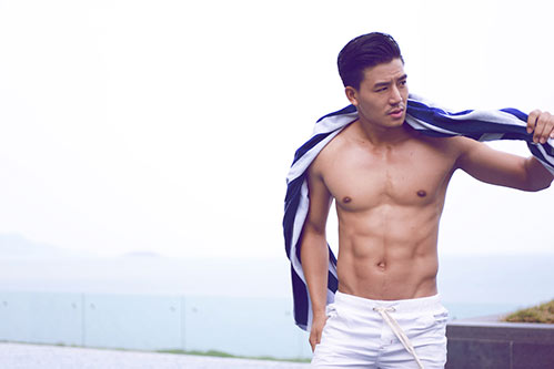 Hiếu Nguyễn mạnh mẽ, nam tính quot;khó cưỡngquot; với bụng 6 múi - 1