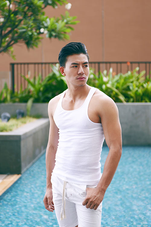 Hiếu Nguyễn mạnh mẽ, nam tính quot;khó cưỡngquot; với bụng 6 múi - 4