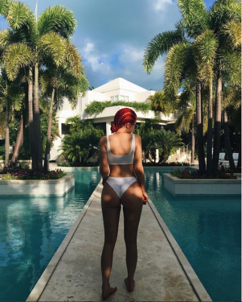 Hãy nhìn ảnh bikini của chị em Kim quot;siêu vòng 3quot; để lấy động lực giảm cân! - 11