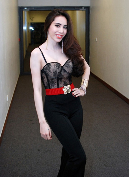 Bất ngờ với biệt tài mặc lại đồ cũ như mới của Thuỷ Tiên - 6