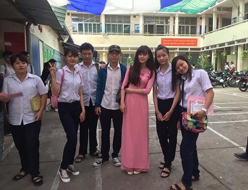 Cô giáo dạy Địa lý ở Sài Gòn bỗng quot;nổi như cồnquot; nhờ xinh đẹp - 11