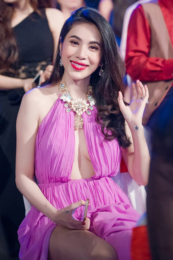 Bất ngờ với biệt tài mặc lại đồ cũ như mới của Thuỷ Tiên - 1