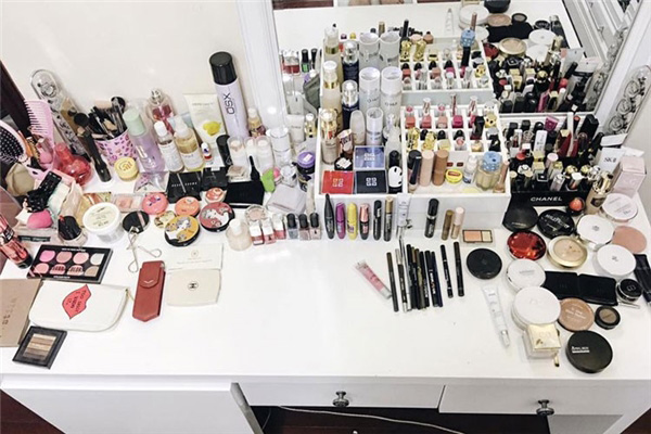 Hoa hậu Việt Nam 2016: Tủ đồ ngập hàng hiệu của Huyền My sau 2 năm đăng quang - 2