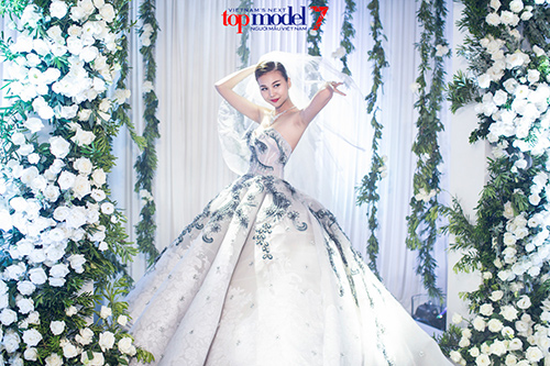 Next Top Model: Thanh Hằng diện váy cưới gần 1 tỷ đồng - 3