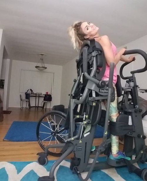 Ngả mũ thực sự trước cô gái đam mê tập gym dù liệt nửa người - 3