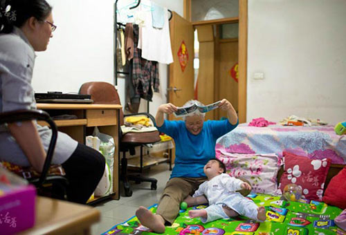 Thời nào mà còn bắt ȏng bà quot;có nghĩa vụquot; chăm cháu? - 4