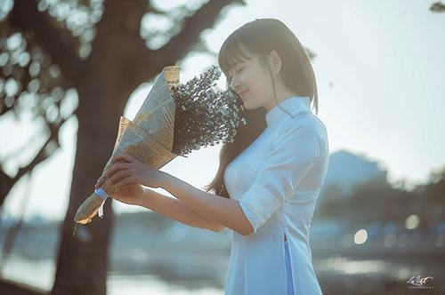Cô giáo dạy Địa lý ở Sài Gòn bỗng quot;nổi như cồnquot; nhờ xinh đẹp - 9