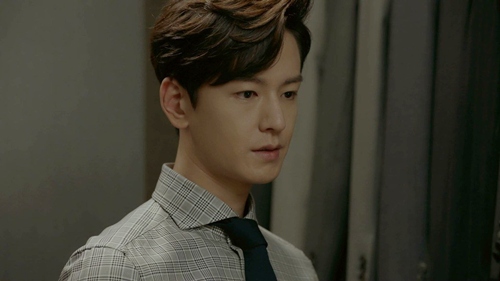 Yêu không kiểm soát tập 15: Suzy quot;chết sữngquot; nhìn Kim Woo Bin hôn gái giàu - 7