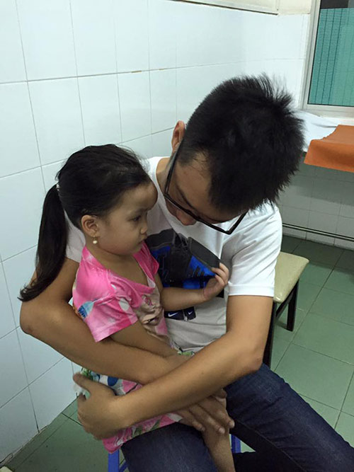 Ốc Thanh Vân hốt hoảng với khuôn mặt có cục sưng “to như quả ổi” của con gái - 4