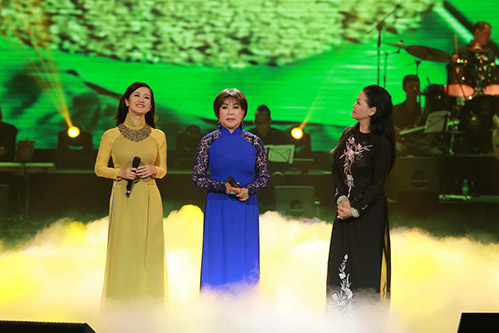 Lương Giang thay 3 trang phục, đẹp ngọt ngào bên diva Hồng Nhung - 2