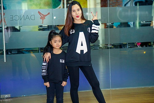 Lưu Hương Giang eo thon, nhảy sung ngỡ ngàng sau 3 tháng sinh con - 1