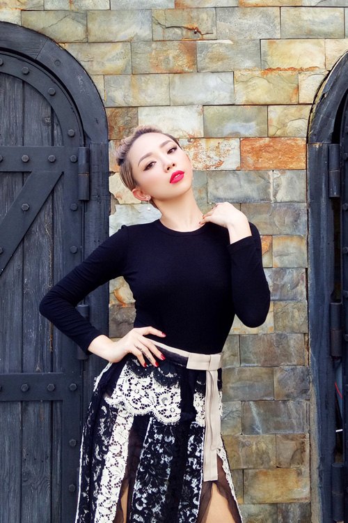 Noo Phước Thịnh quot;chu môiquot; thân thiết với Tóc Tiên trong hậu trường - 5