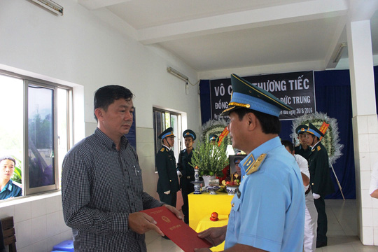 Thăng hàm thiếu úy cho phi công rơi máy bay L-39 - 3