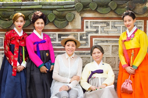 Kịch tính khó lường với vụ hoán đổi con đình đám trên phim Hàn - 9