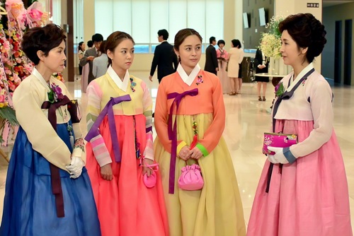 Kịch tính khó lường với vụ hoán đổi con đình đám trên phim Hàn - 3