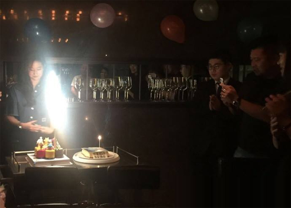 Vắng bóng trong sinh nhật Lưu Diệc Phi, Song Seung Hun đã chia tay bạn gái? - 1