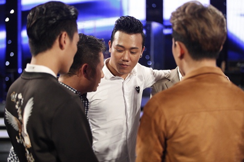 Vietnam Idol: Chàng trai quot;bún bòquot; khiến giám khảo tiếc nuối khi ra về - 6