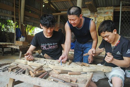 Người cưu mang những hoàn cảnh đặc biệt, cho học nghề ăn ở miễn phí - 2