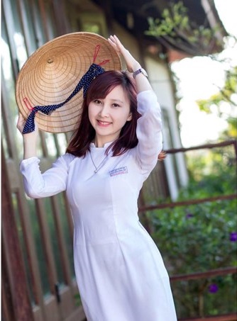 quot;Cô giáo cấp 1 xinh đẹp kiếm trăm triệuquot; khoe giọng hát ngọt ngào trong ngày cưới - 2